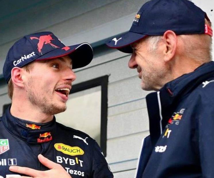 Verstappen niega que su futuro dependa de salida de Newey