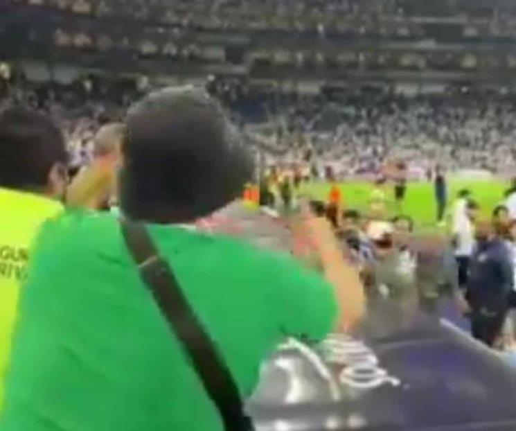 Reacciona Rodrigo Aguirre a insultos de aficionado rayado Reacciona Rodrigo Aguirre a insultos de aficionado rayado