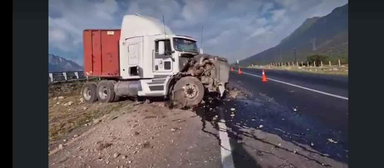Se estrella y queda destrozado
