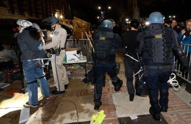 Desalojo de manifestantes propalestina en UCLA deja 132 detenidos