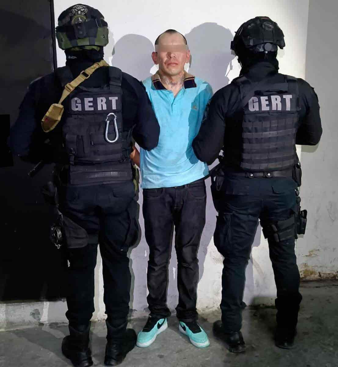Elementos de la policía de Santa Catarina en coordinación con agentes ministeriales lograron capturar a un generador de violencia que opera en Santa Catarina, García y Monterrey.