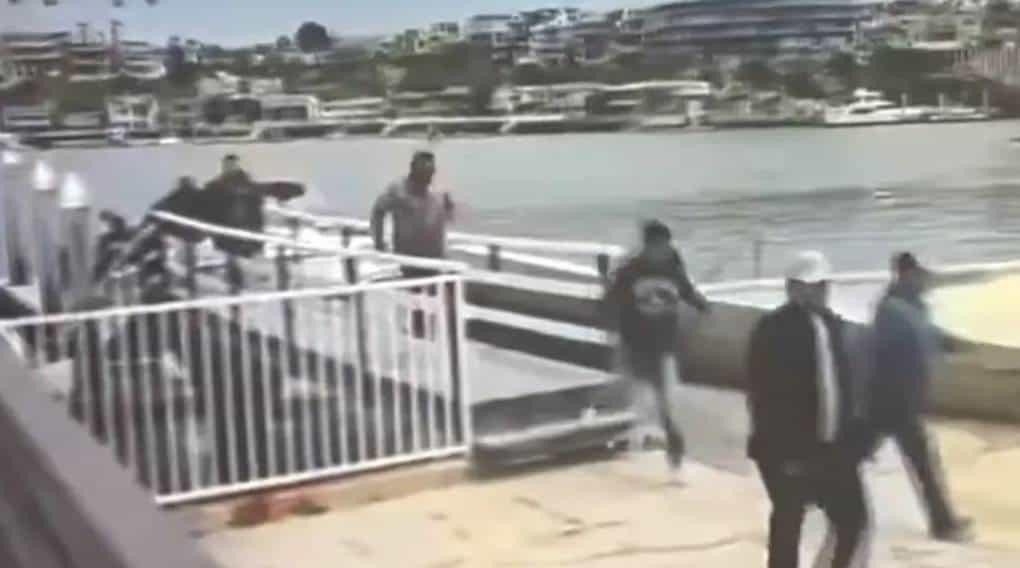 Lancha con inmigrantes llega a Newport Beach, California