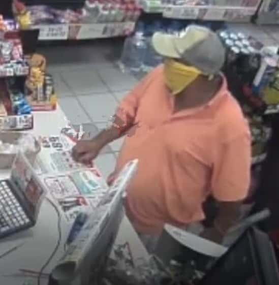Elementos de la policía preventiva de Linares, lograron la detención de un delincuente, que asalto con lujo de violencia, una tienda de conveniencia utilizando un arma blanca.