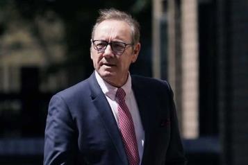 Serie documental exhibe agresiones sexuales de Kevin Spacey