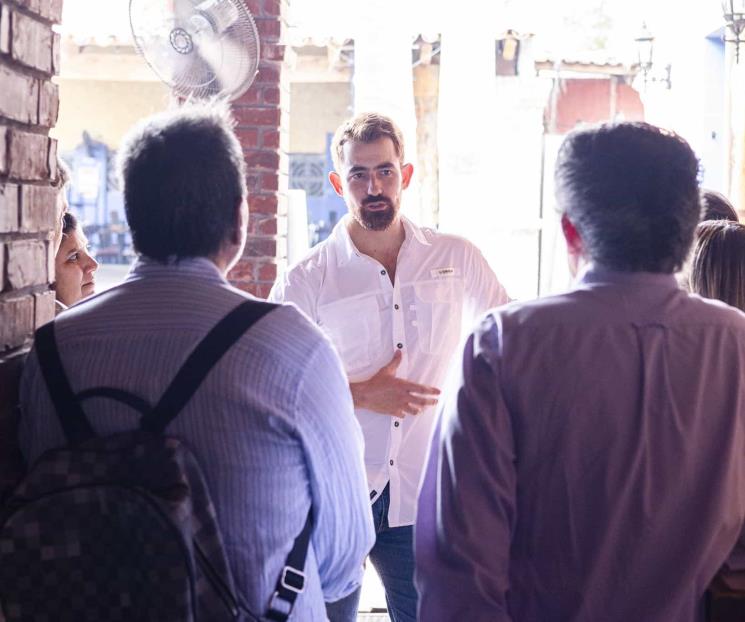 Se reúne Mauricio Cantú con vecinos del Barrio Antiguo