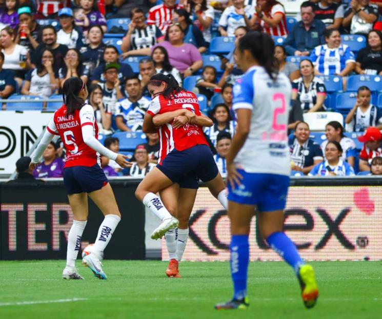 Rayadas pierden ante Chivas y son terceras