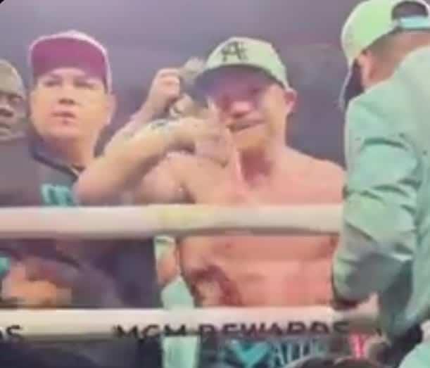 Retó Canelo Álvarez a subir al ring a Benavidez y este no subió
