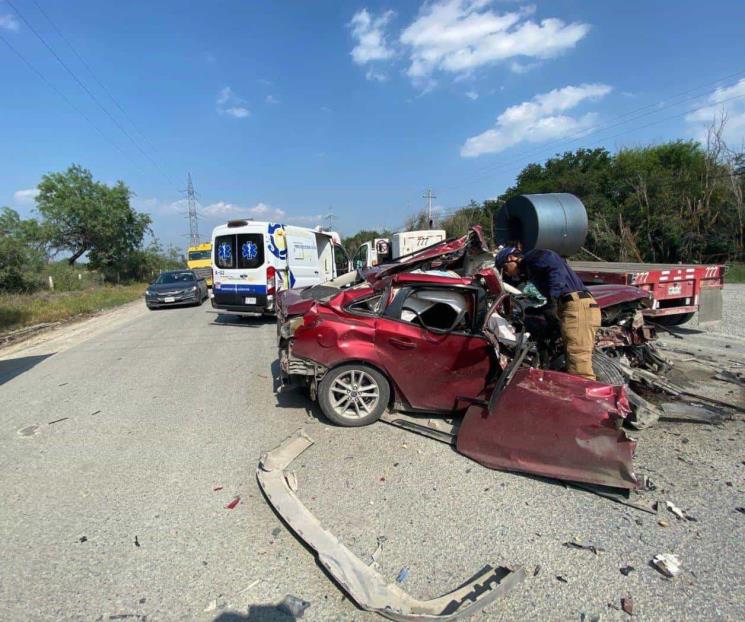 Deja choque dos muertos en Pesquería
