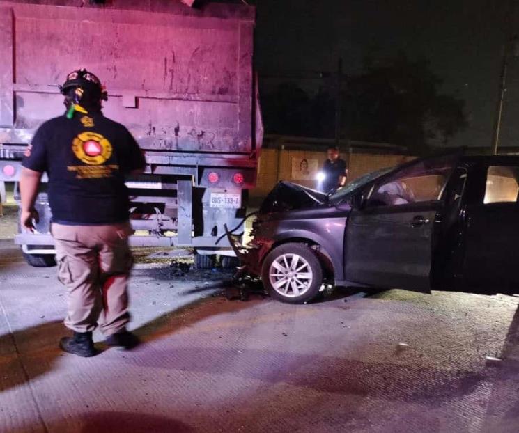 Estrella auto contra tráiler