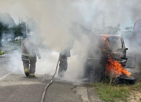 Se incendia camioneta en Allende