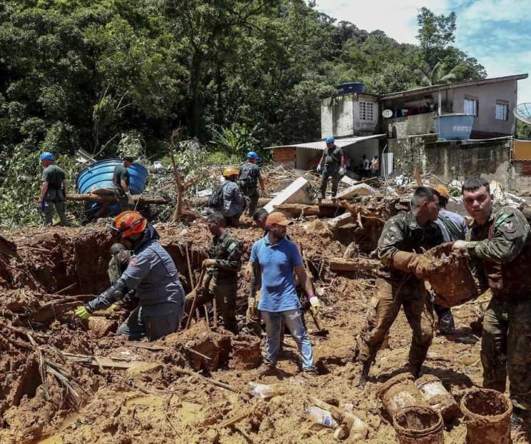Desalojan a casi 70,000 personas por lluvias en Brasil Desalojan a casi 70,000 personas por lluvias en Brasil