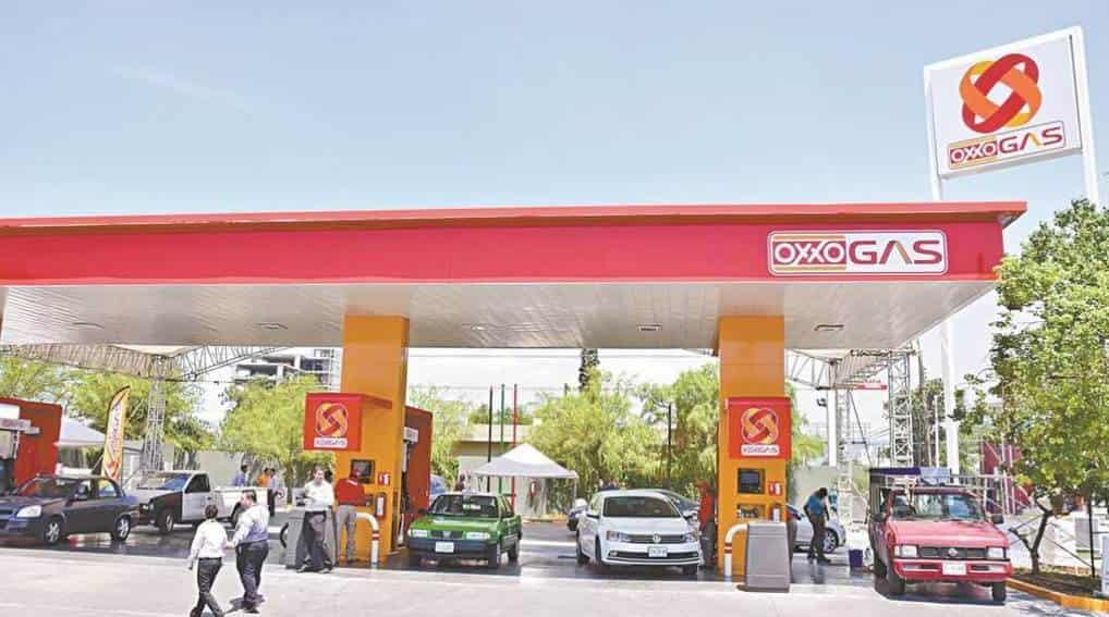 Oxxo sigue vendiendo la gasolina muy cara: AMLO