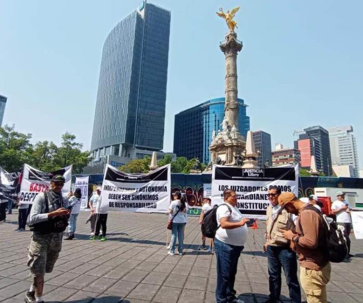 Empleados del PJF arremeten contra el exministro Zaldívar