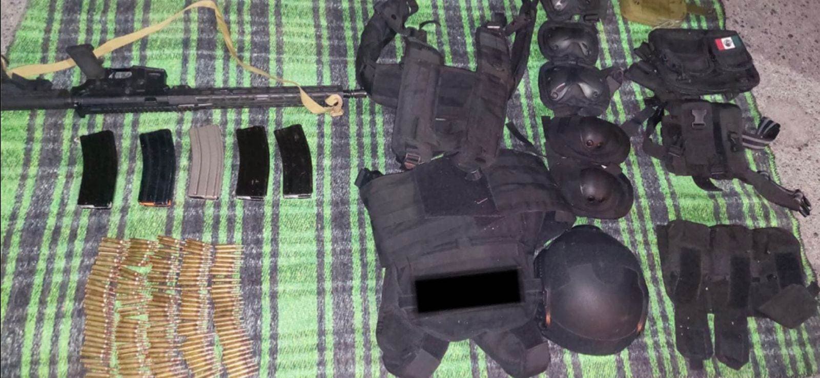 Un presunto ladrón fue detenido cuando transportaba armas y droga en un vehículo de aplicación, en Guadalupe.