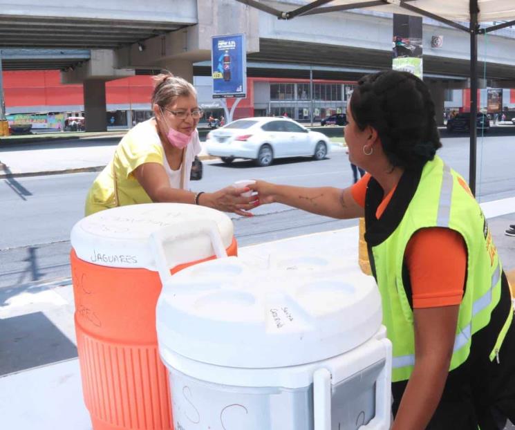 Emite Monterrey recomendaciones por calor