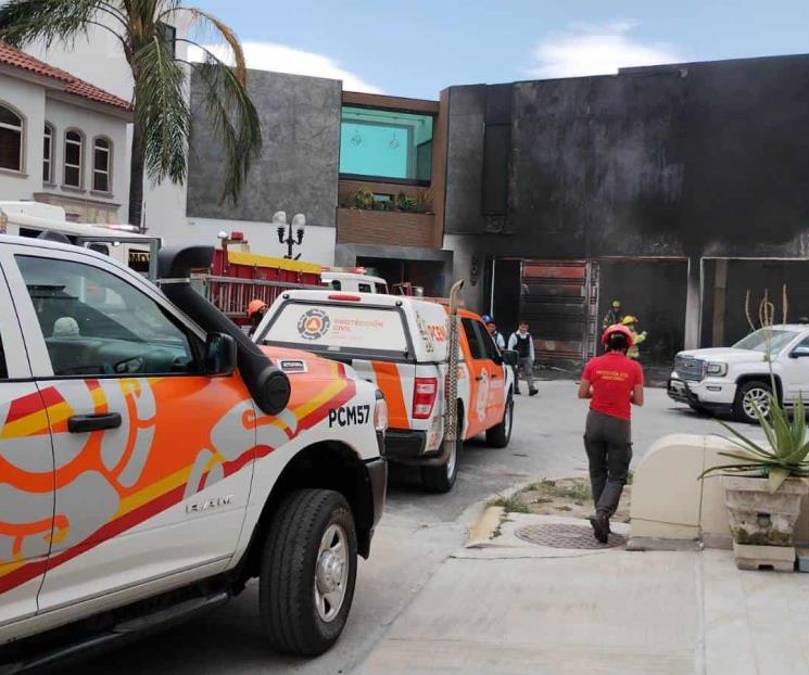 Arde vivienda y dos autos