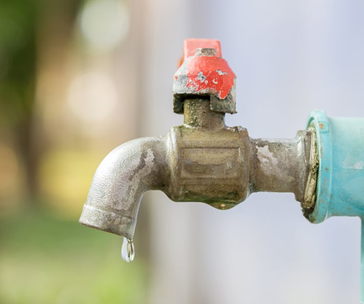 Cortes de energía dejan sin agua a García y Santa Catarina