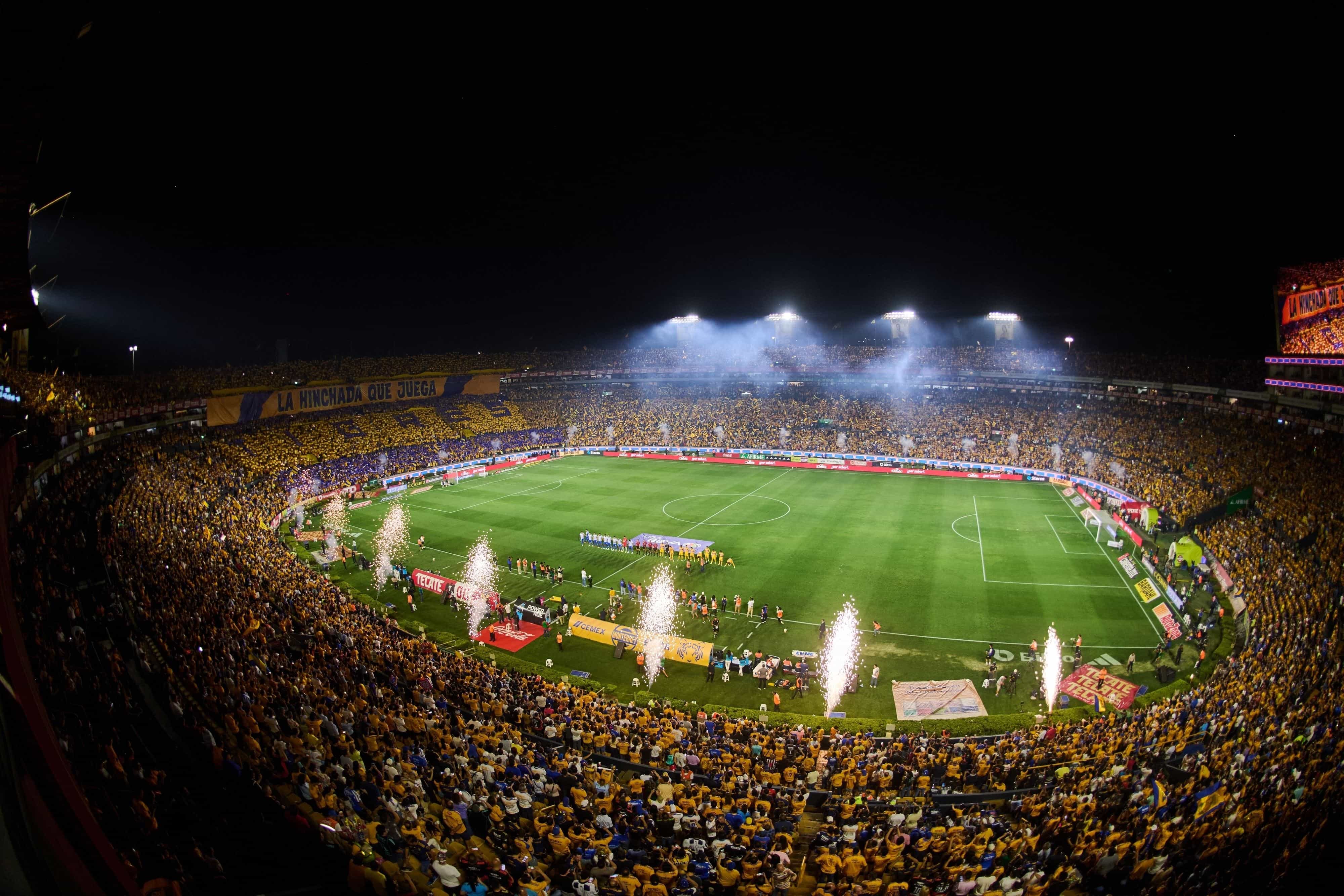 Estadio Universitario.