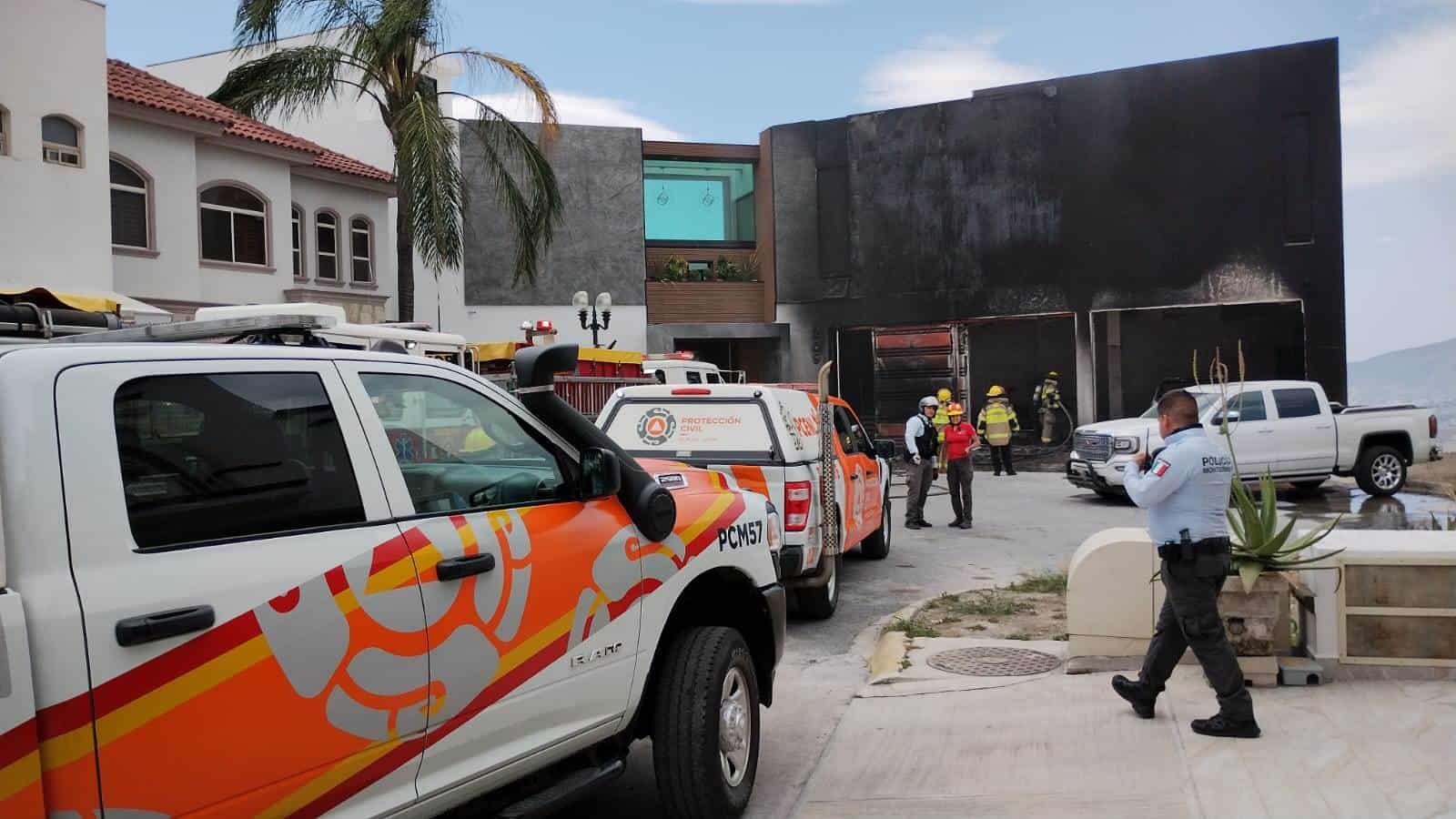 La falla de un boiler e incendio en el área de la cochera provocó, que dos vehículos fueran consumidos en su totalidad, al sur de la ciudad.