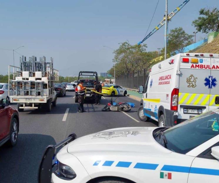 Fallece motociclista tras ser impactado en Av. Constitución