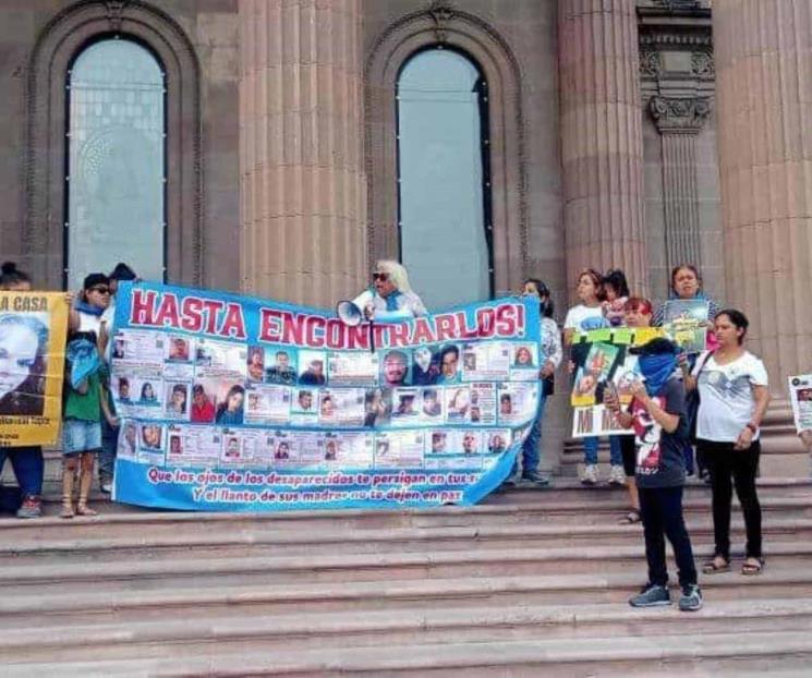 Protestan decenas de madres buscadoras en el Centro de Monterrey