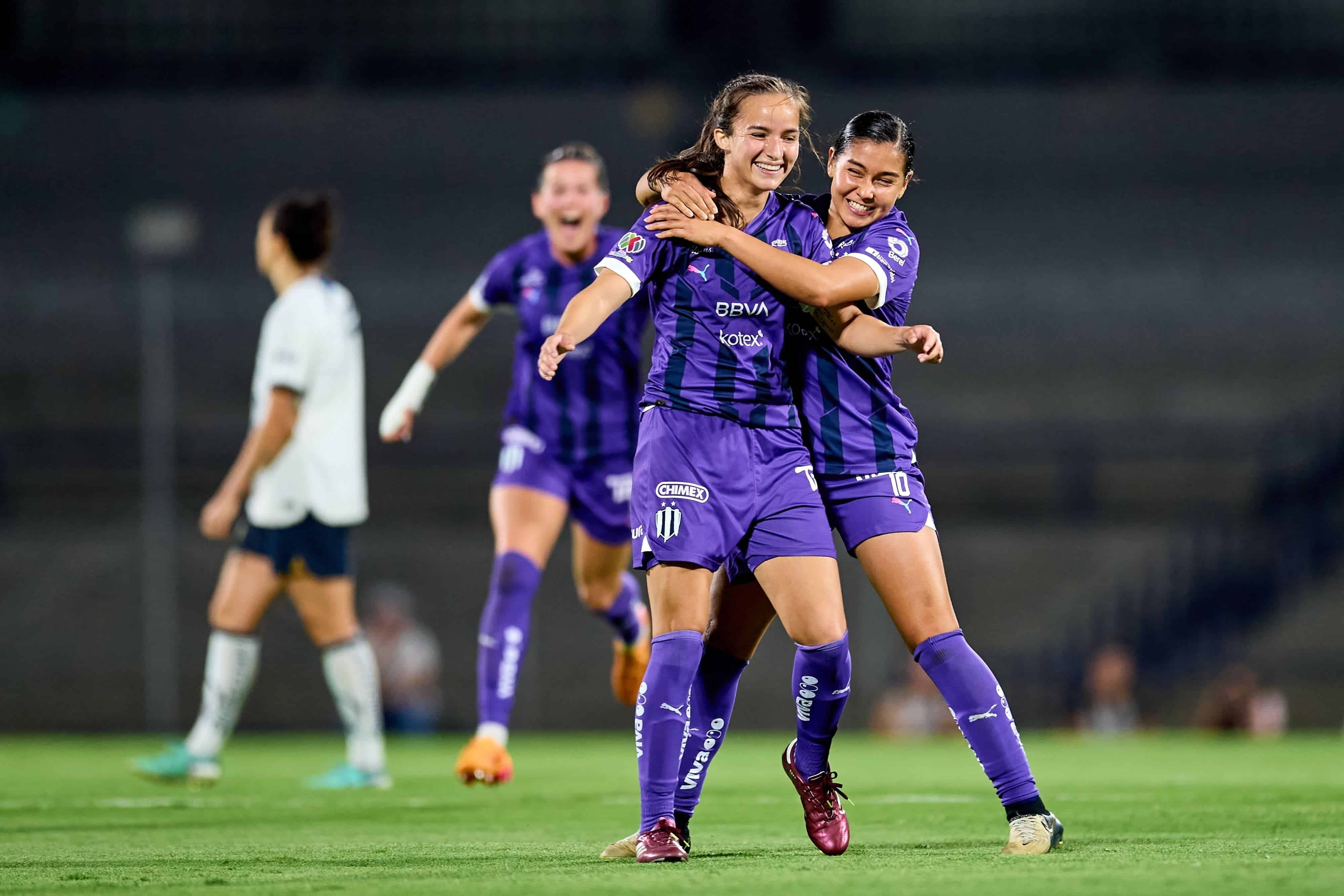 Valeria del Campo hace el 2-0.