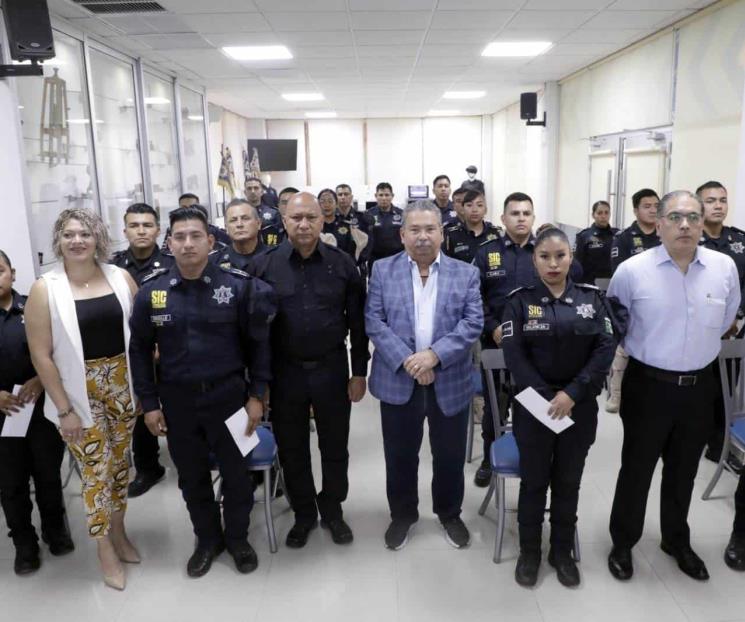 Reconocen en Escobedo a 106 policías por su destacada actuación