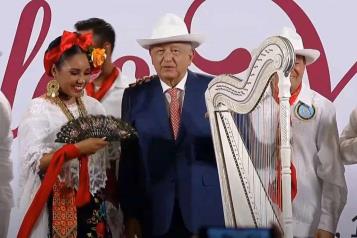 Deja el Ejecutivo la pol&iacute;tica por un momento y festeja a las mam&aacute;s