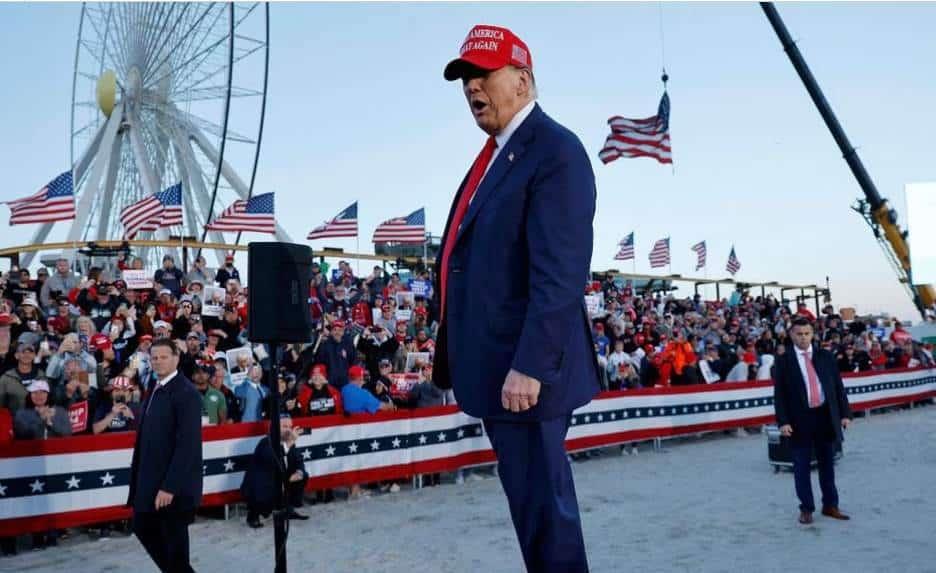 Donald Trump recita canciones, elogia a Hannibal Lecter