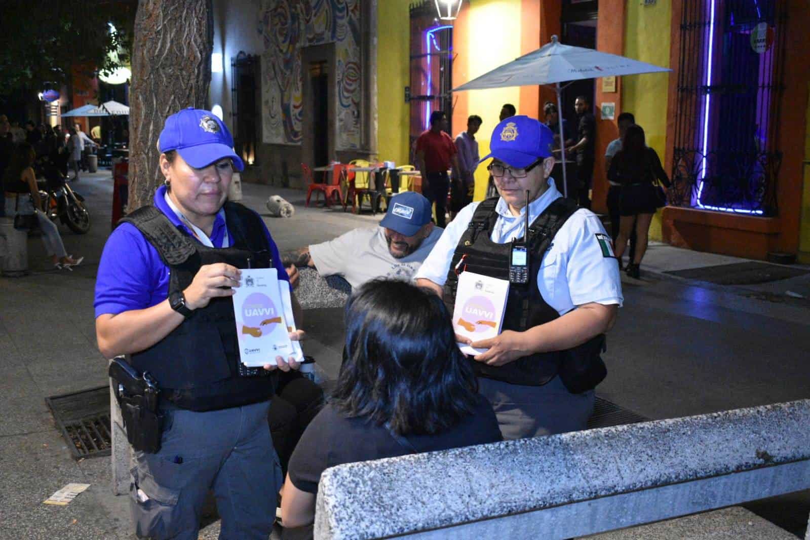 La Policía de Monterrey implementó, por segundo fin de semana, un operativo en apoyo las mujeres que acuden o transitan por el Barrio Antiguo y la Alameda Mariano Escobedo.