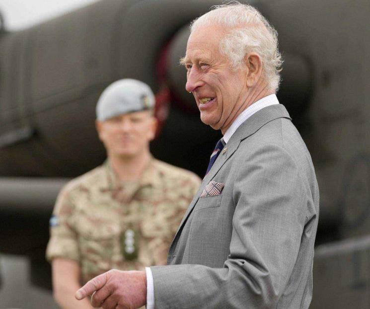 Revela Charles III que perdió el gusto por tratamiento de cáncer