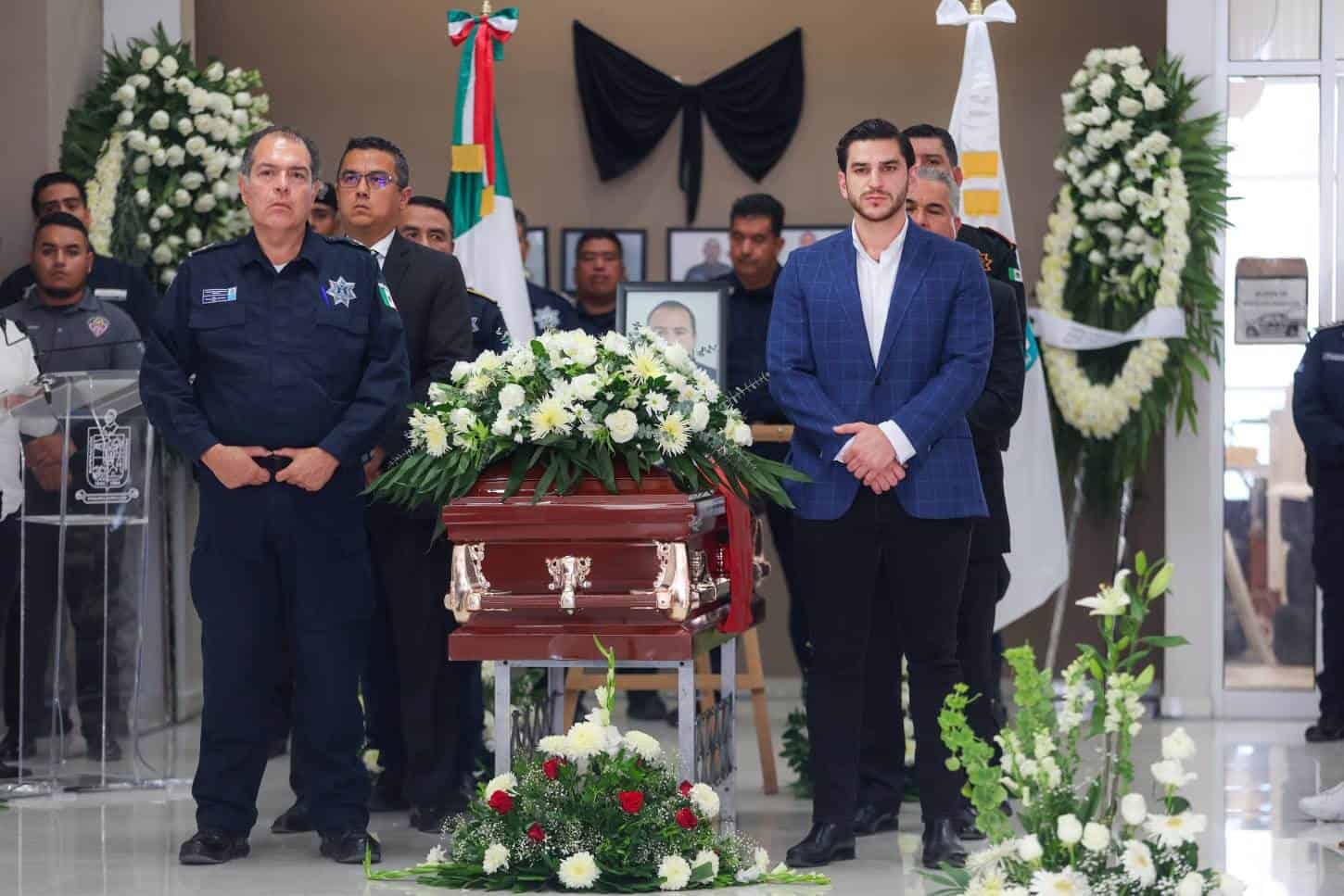 El municipio de Pesquería rindió un homenaje de cuerpo presente a Luis Daniel García Marroquín, elemento de la Policial quien perdió la vida el pasado 11 de mayo a consecuencia de un enfrentamiento con presuntos delincuentes donde un compañero resultó lesionado de gravedad.