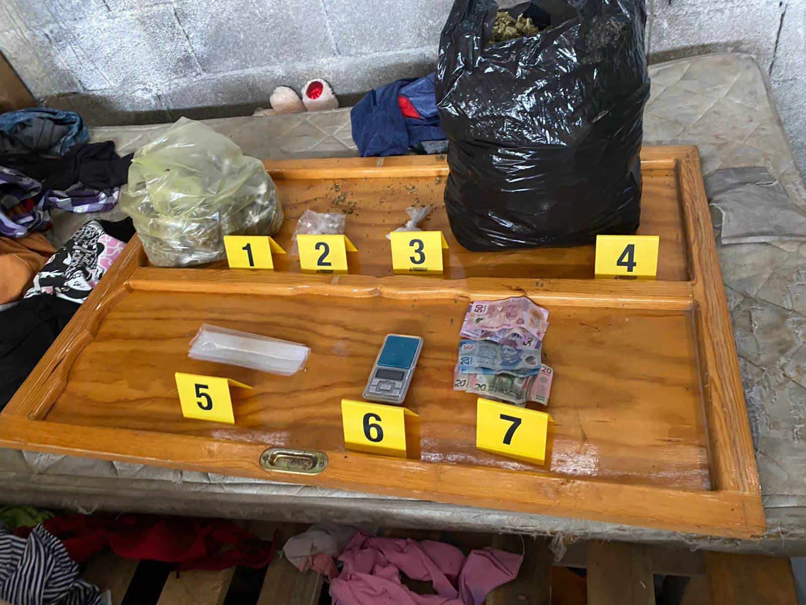 Elementos de la Agencia Estatal de Investigaciones realizaron un cateo en un domicilio donde aseguraron cinco motocicletas y a una persona, en Guadalupe.