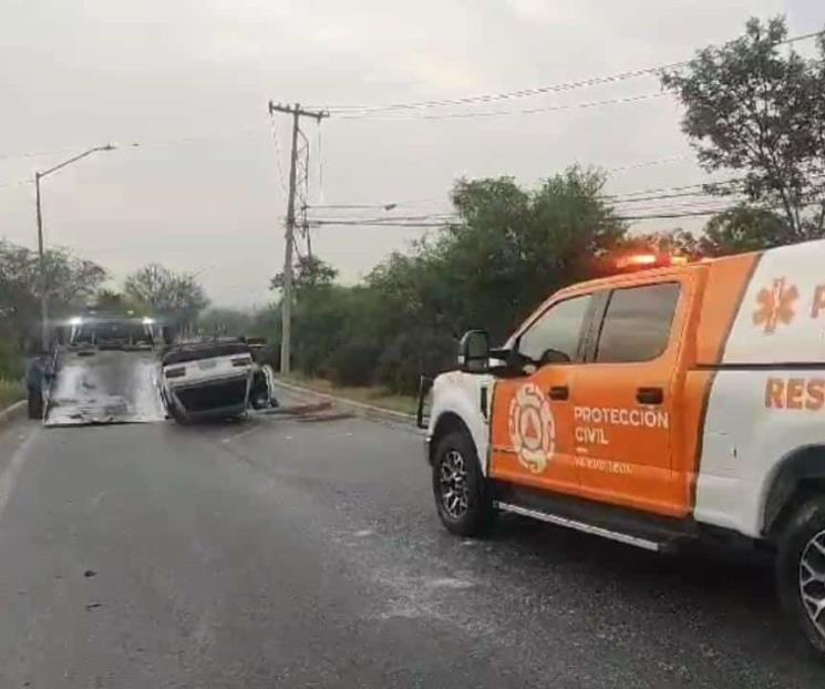 Vuelca en Guadalupe y se va