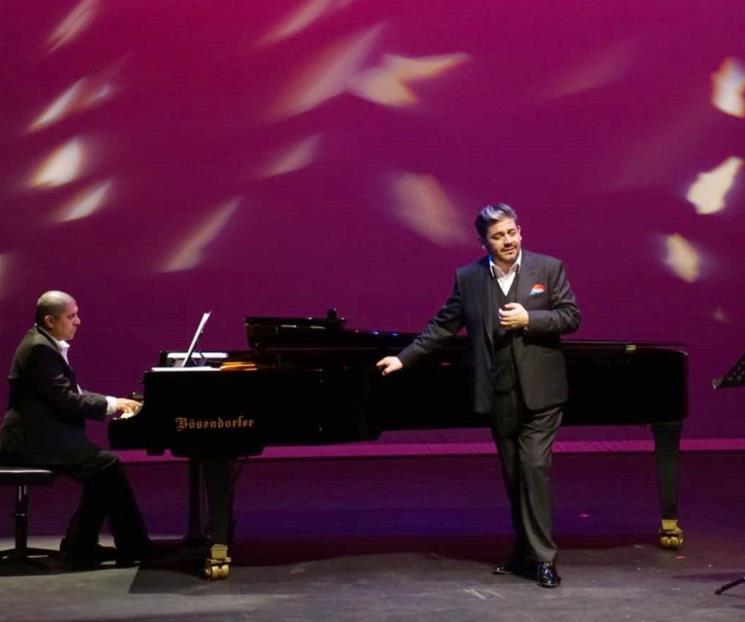 Cautiva Alfredo Daza al público regiomontano