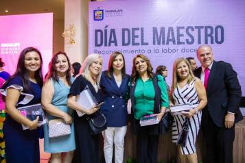 Reconoce Guadalupe la trayectoria de 424 maestras y maestros