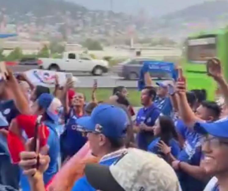Apoyan al Cruz Azul Apoyan al Cruz Azul