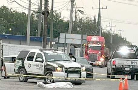 Hallan cadáver envuelto en una lona en Ciénega