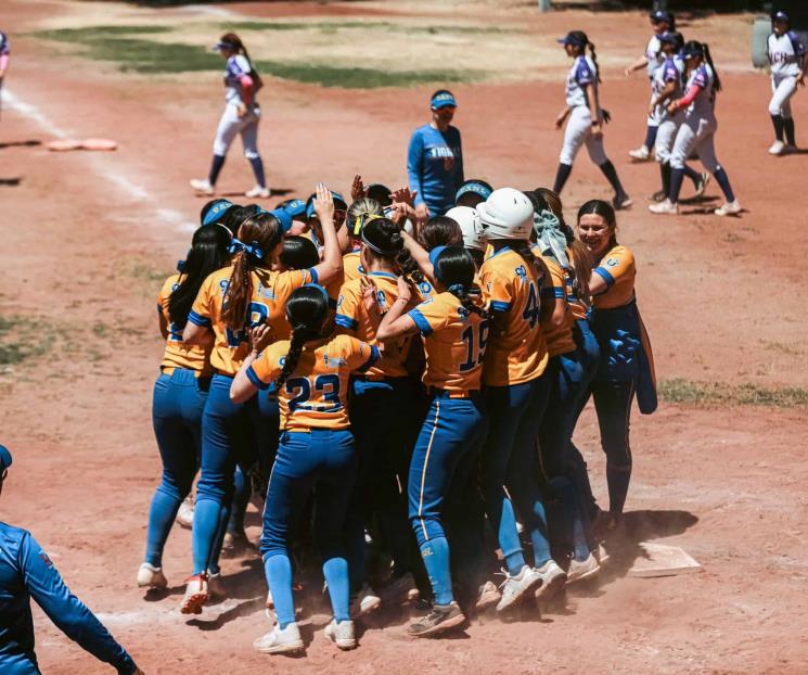 Va Softbol de la UANL por tricampeonato en la UN Va Softbol de la UANL por tricampeonato en la UN