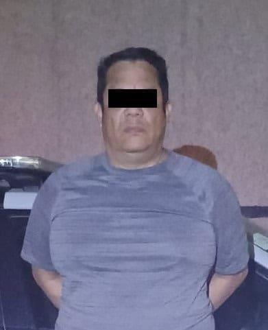 Encañona a hombre y lo detienen