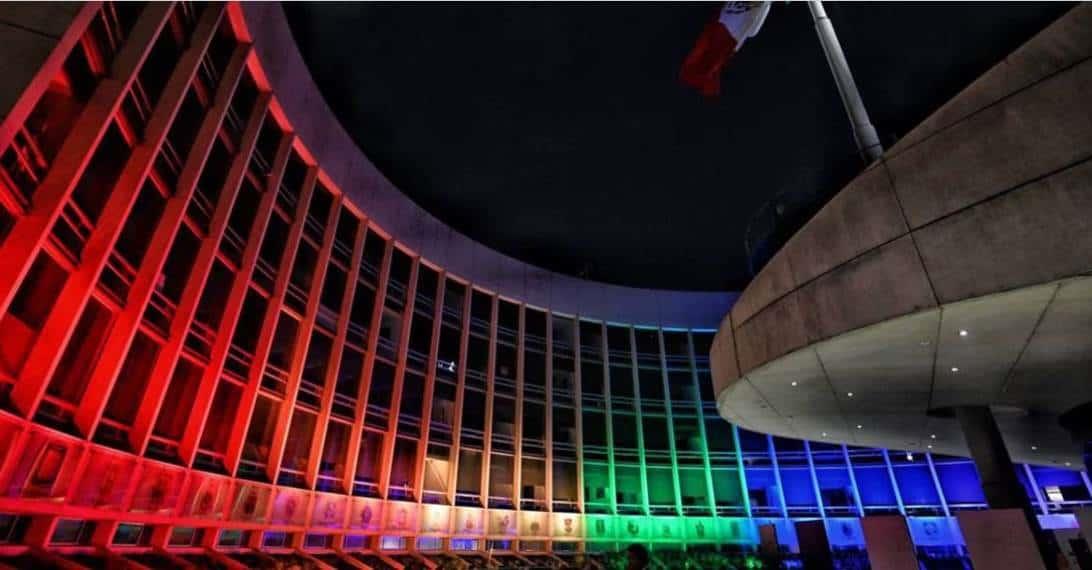 Llenan de colores el Senado en Día Internacional contra la Homofobia