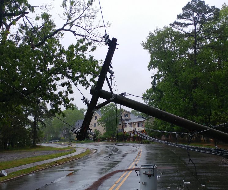 Tormenta en Houston deja daños y muerte a su paso