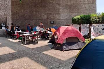 Se suman m&aacute;s estudiantes al plant&oacute;n contra genocidio en Gaza