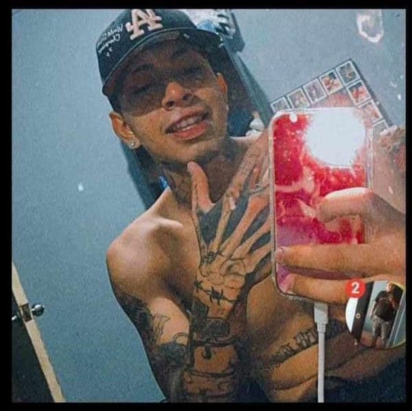 Un joven que se dedicaba al oficio de tatuajes corporales, perdió la vida en un hospital de Linares, después de ser atacado a balazos en su local ubicado en la Colonia Misión Rio Verde.