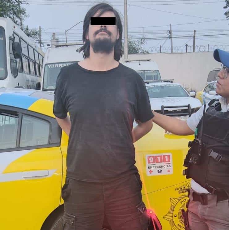 En casos diferentes, dos hombres fueron detenidos por oficiales de la Policía de Monterrey; uno por presuntamente amenazar a su vecino con un arma de fuego y el otro, amedrentando a su rentera con un cuchillo, en el centro de la ciudad y la Colonia Residencial Española.