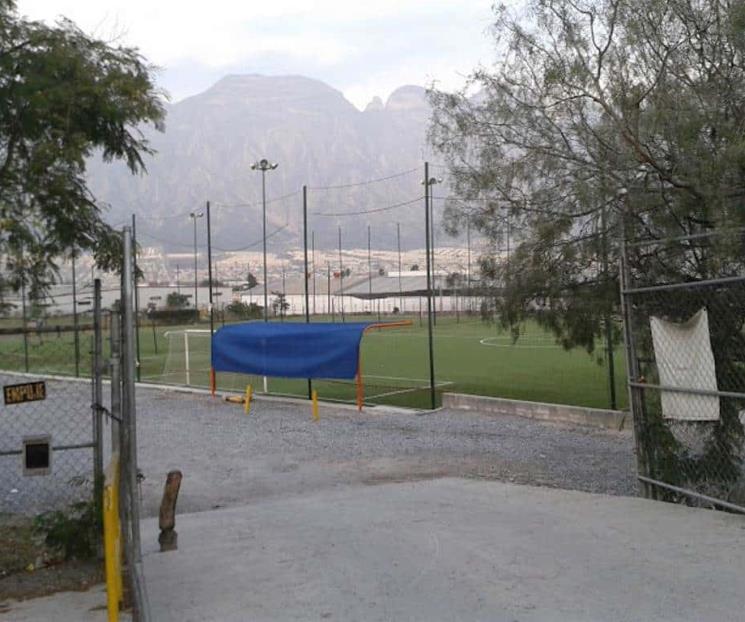 Muere mientras juega futbol