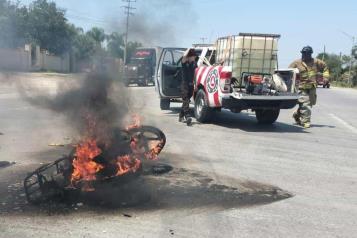 Motociclista sufre quemaduras tras derrapar en carretera de Allende