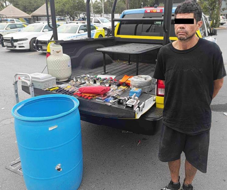 Arrestan a hombre con droga; lo investigan por robo