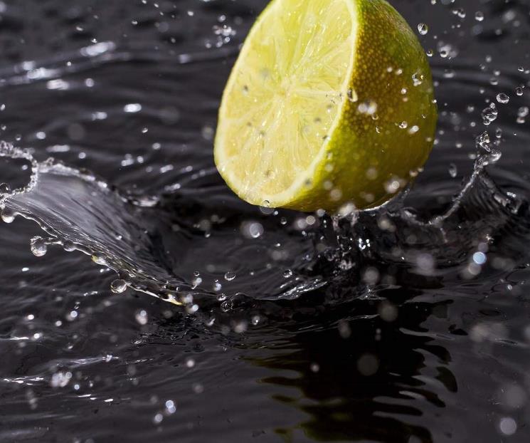 Cómo quitar el olor a humedad de la ropa con jugo de limón