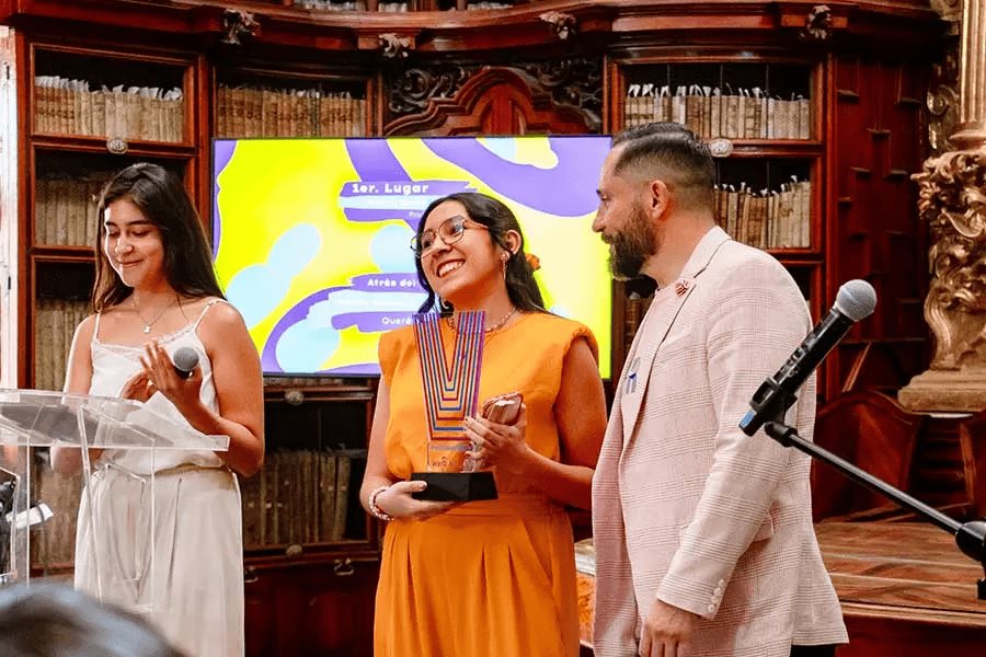 Premia VibrArt obras literarias de estudiantes